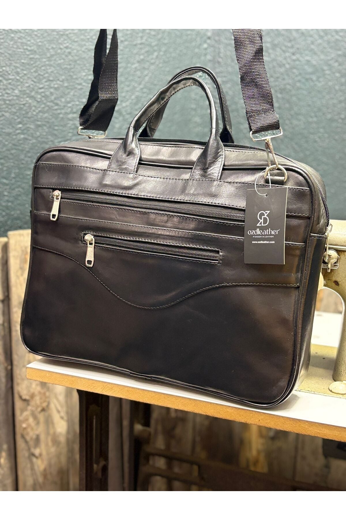 Siyah Hakiki Deri Orta Boy Notebook Çantası, Bilgisayar Tablet Evrak Çantası Siyah