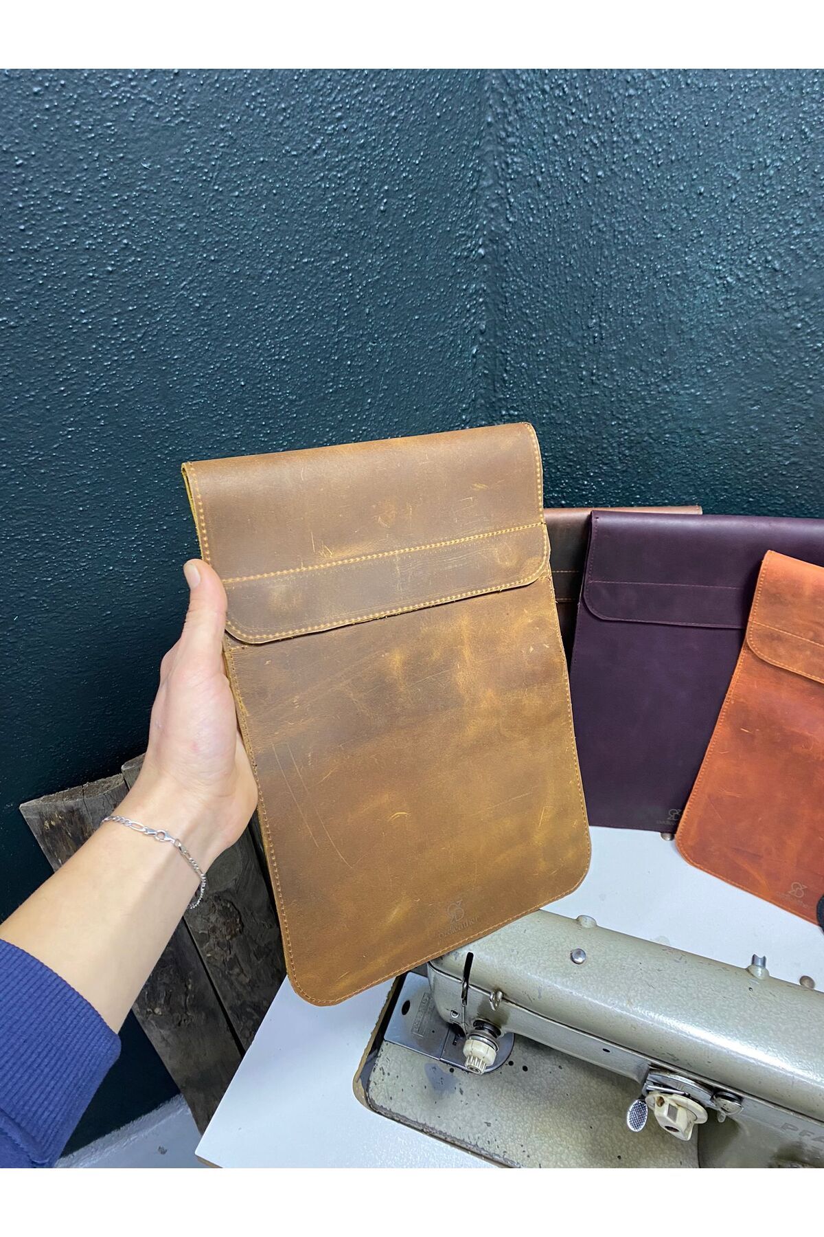 Crazy Dana Derisi MacBook Air & Pro 13.3'' 14'' inç uyumlu Zarf Kılıf, Minimalist Laptop Kılıfı