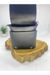 Siyah Erkek Küçük Boy Hakiki Deri Kapaklı Postacı Çanta Siyah Küçük Boy Erkek